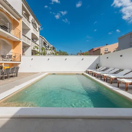 Pavla With Pool Apartment *