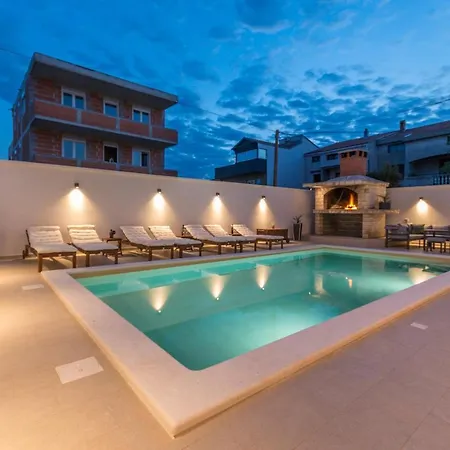 Apartment Pavla With Pool Zadar