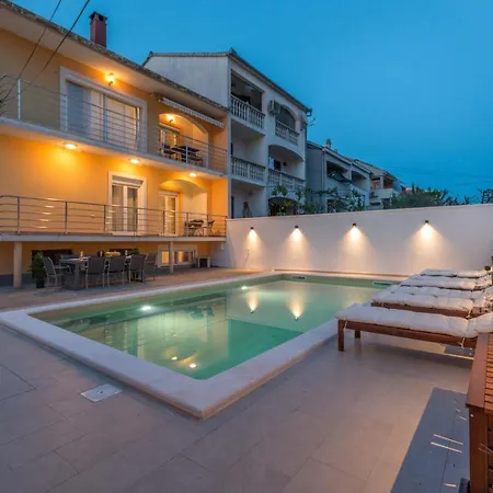 Pavla With Pool Apartment *