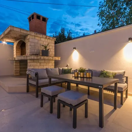 Apartment Pavla With Pool *