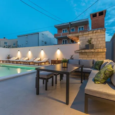 Apartment Pavla With Pool Zadar