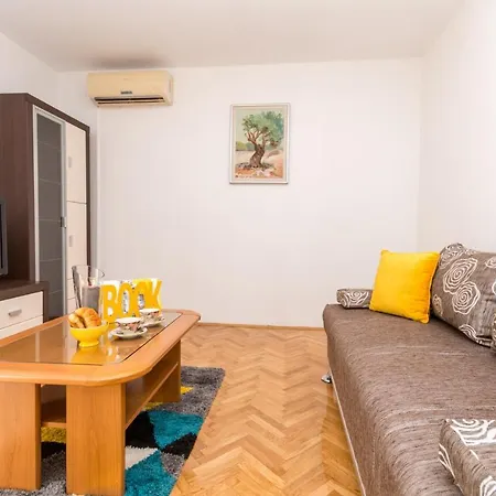 Apartment Pavla With Pool Zadar