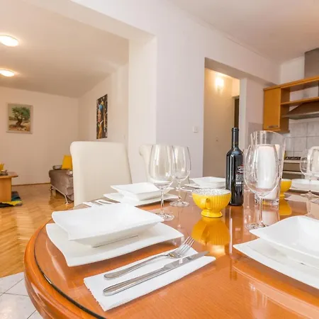 Pavla With Pool Apartment Zadar