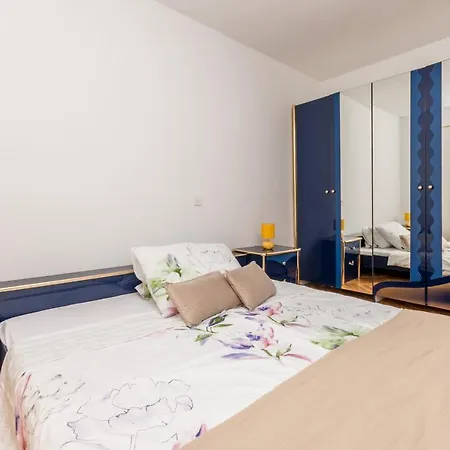 Pavla With Pool Apartment Zadar