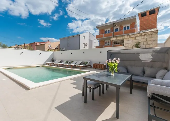 شقة Pavla With Pool