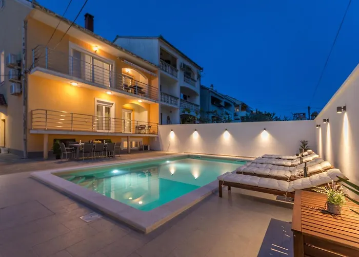 شقة Pavla With Pool