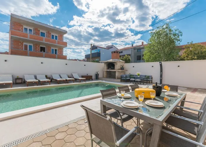 Pavla With Pool * زادار