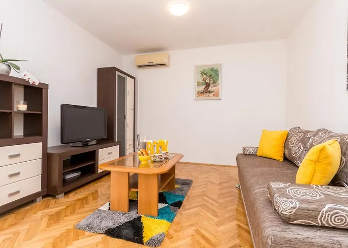 Pavla With Pool شقة زادار