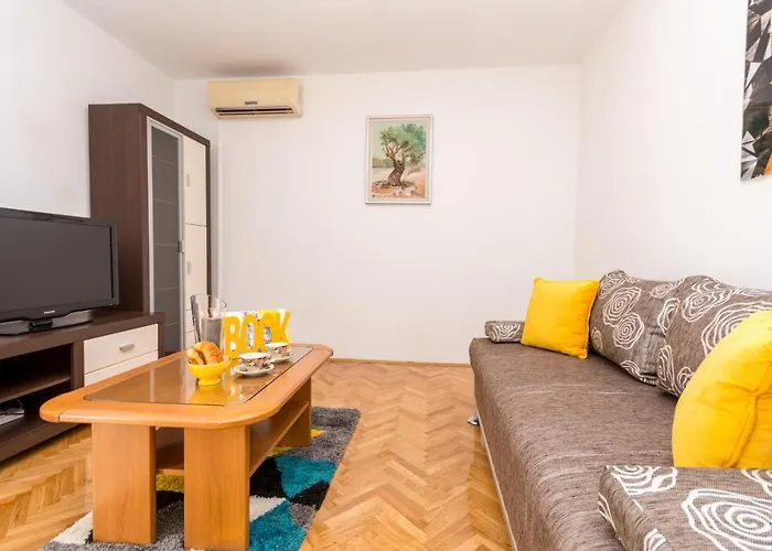 شقة Pavla With Pool زادار