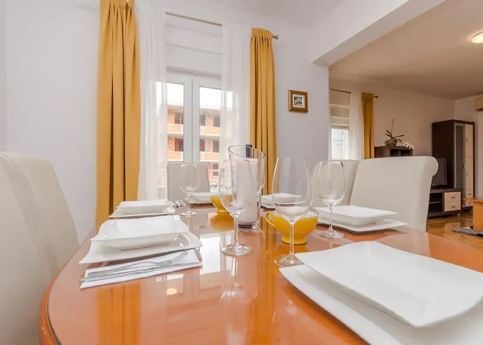 Pavla With Pool * زادار