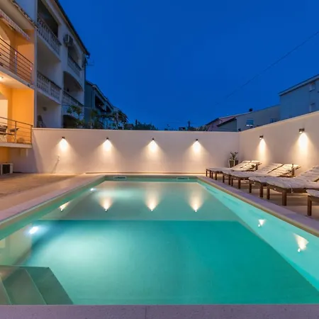 Pavla With Pool Apartment Zadar