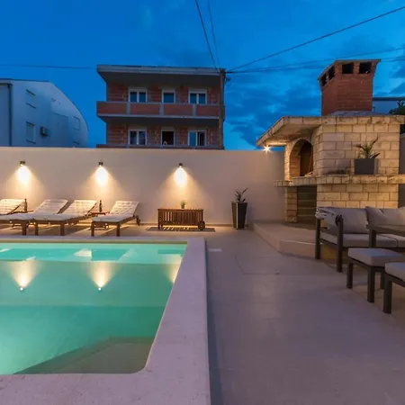 Apartment Pavla With Pool *