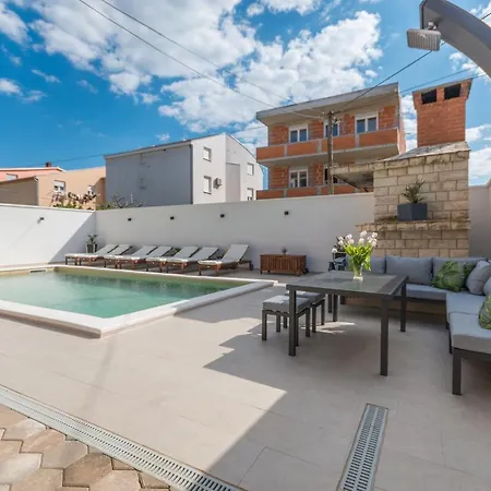 Pavla With Pool Apartment