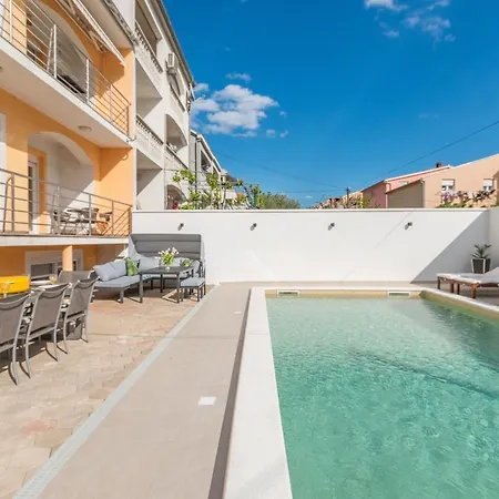 Pavla With Pool Apartment *