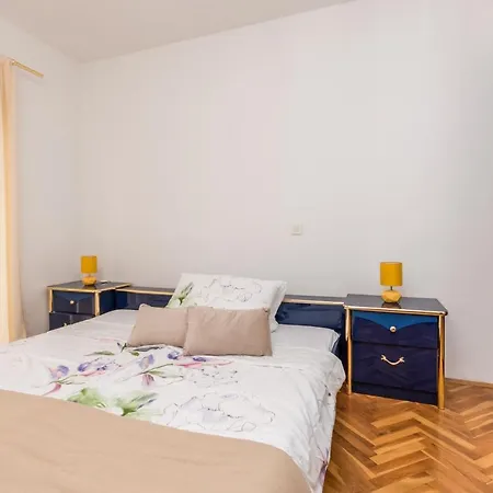 Pavla With Pool Apartment *