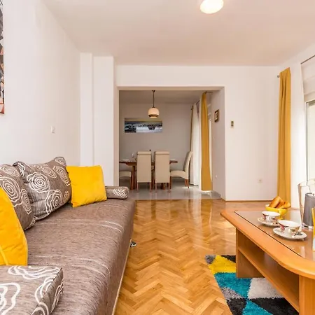 Pavla With Pool Apartment