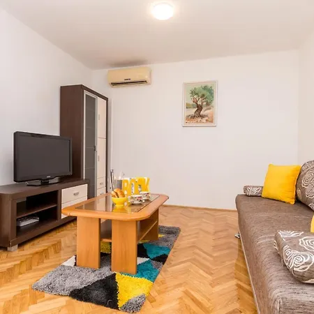 Pavla With Pool Apartment Zadar