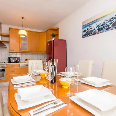 Pavla With Pool Apartment Zadar