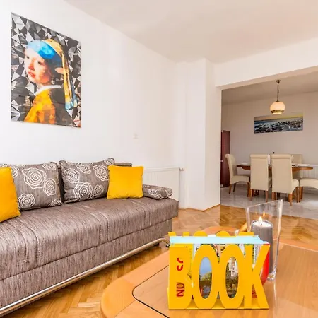 Apartment Pavla With Pool Zadar