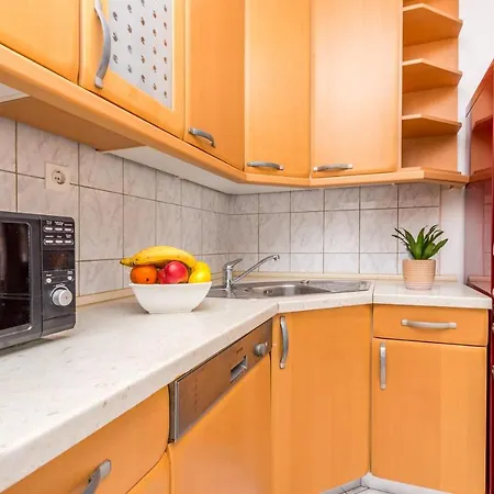 Apartment Pavla With Pool