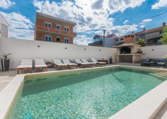 Pavla With Pool Ζαντάρ