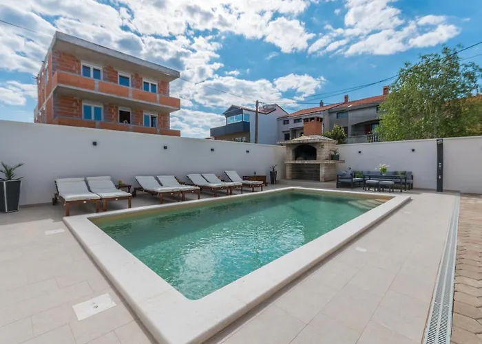 Διαμέρισμα Pavla With Pool