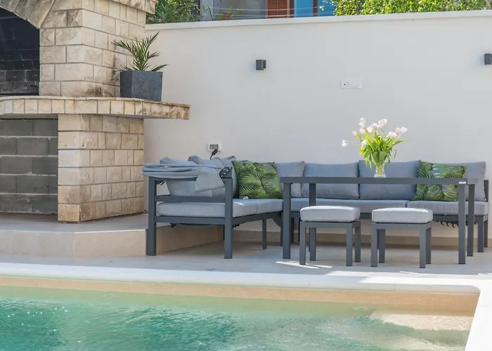 Διαμέρισμα Pavla With Pool