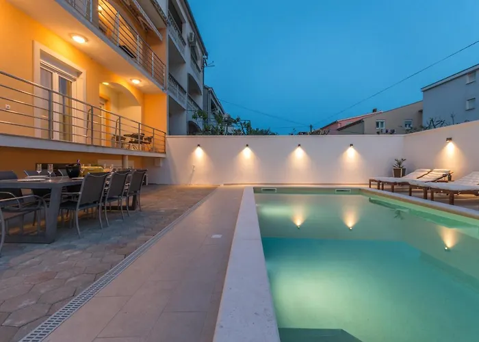 Pavla With Pool Задар