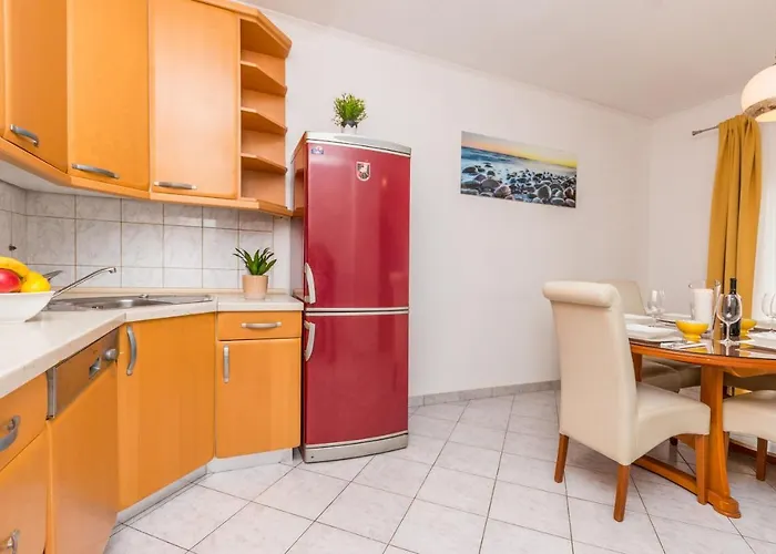 Pavla With Pool Задар