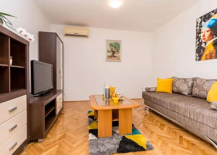 Апартаменты Pavla With Pool