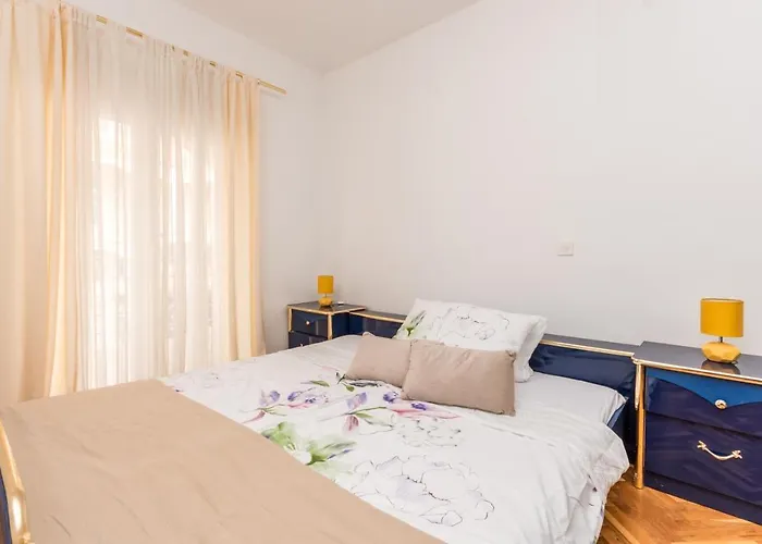 Διαμέρισμα Pavla With Pool