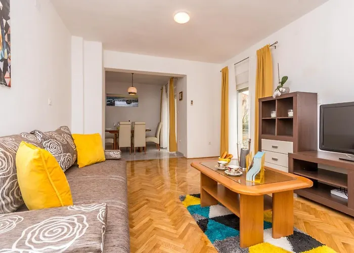 Διαμέρισμα Pavla With Pool